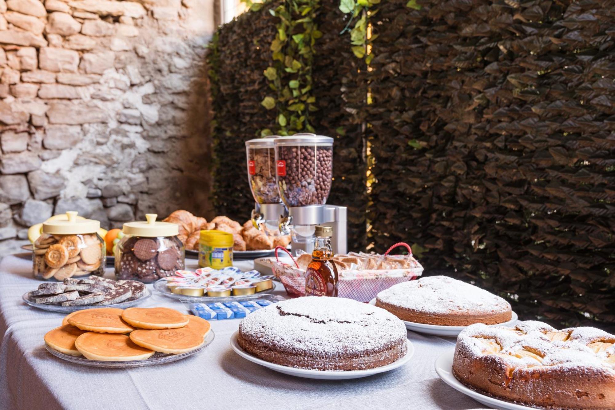 B&B La Corte And Home Restaurant - Free Parking - 10 Minutes To The Lake And Centre Como Kültér fotó