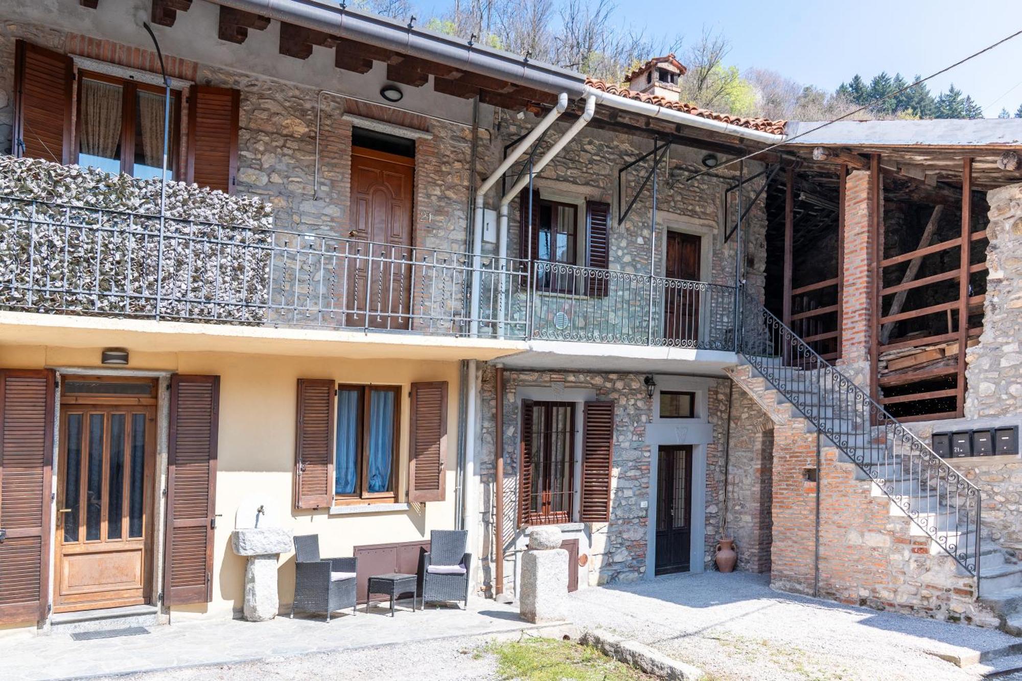B&B La Corte And Home Restaurant - Free Parking - 10 Minutes To The Lake And Centre Como Kültér fotó