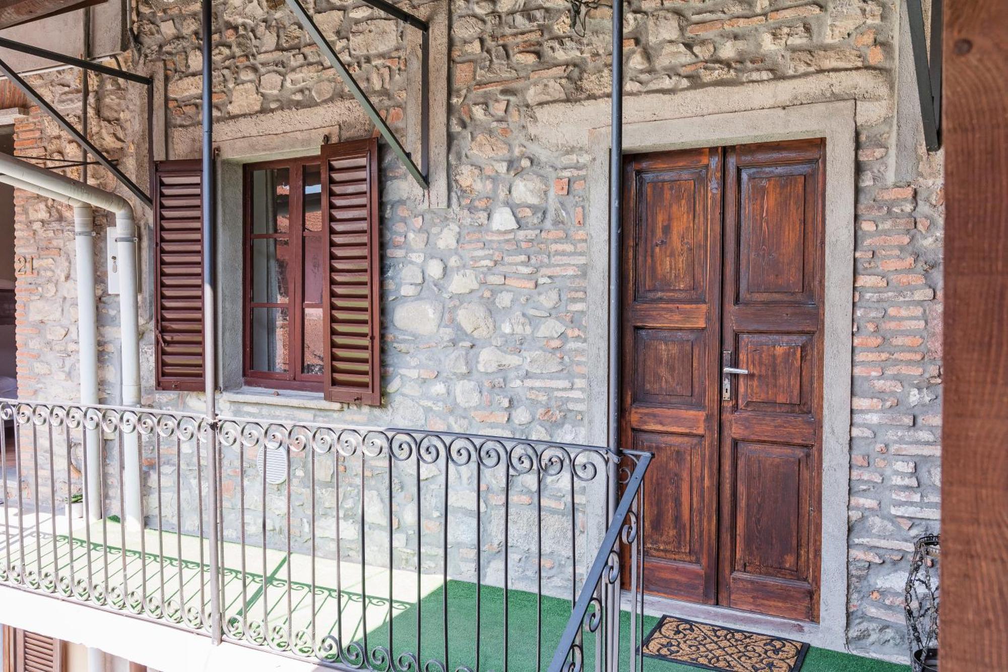 B&B La Corte And Home Restaurant - Free Parking - 10 Minutes To The Lake And Centre Como Kültér fotó