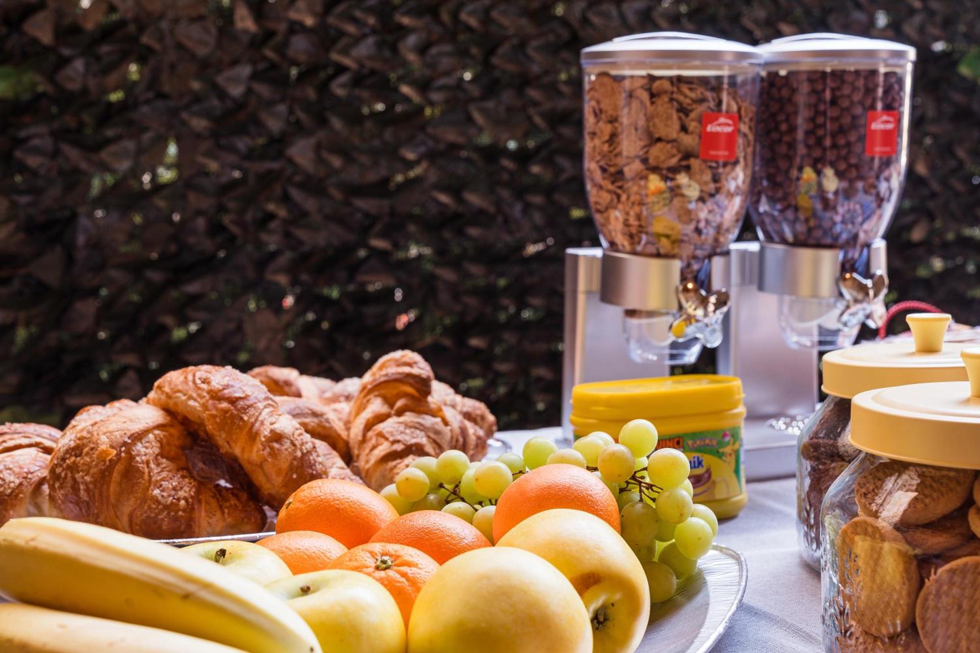 B&B La Corte And Home Restaurant - Free Parking - 10 Minutes To The Lake And Centre Como Kültér fotó