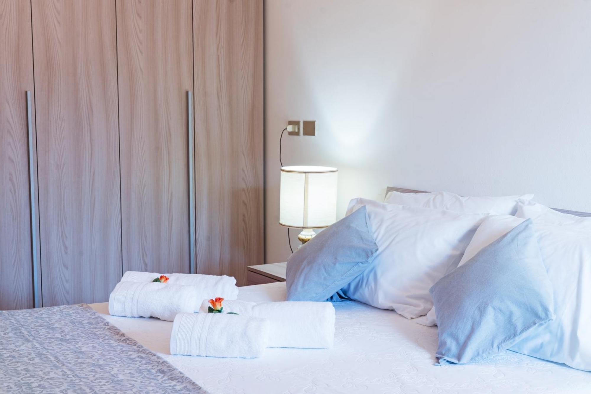 B&B La Corte And Home Restaurant - Free Parking - 10 Minutes To The Lake And Centre Como Kültér fotó