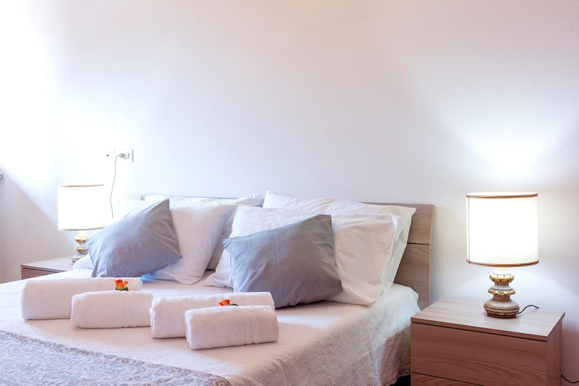 B&B La Corte And Home Restaurant - Free Parking - 10 Minutes To The Lake And Centre Como Kültér fotó