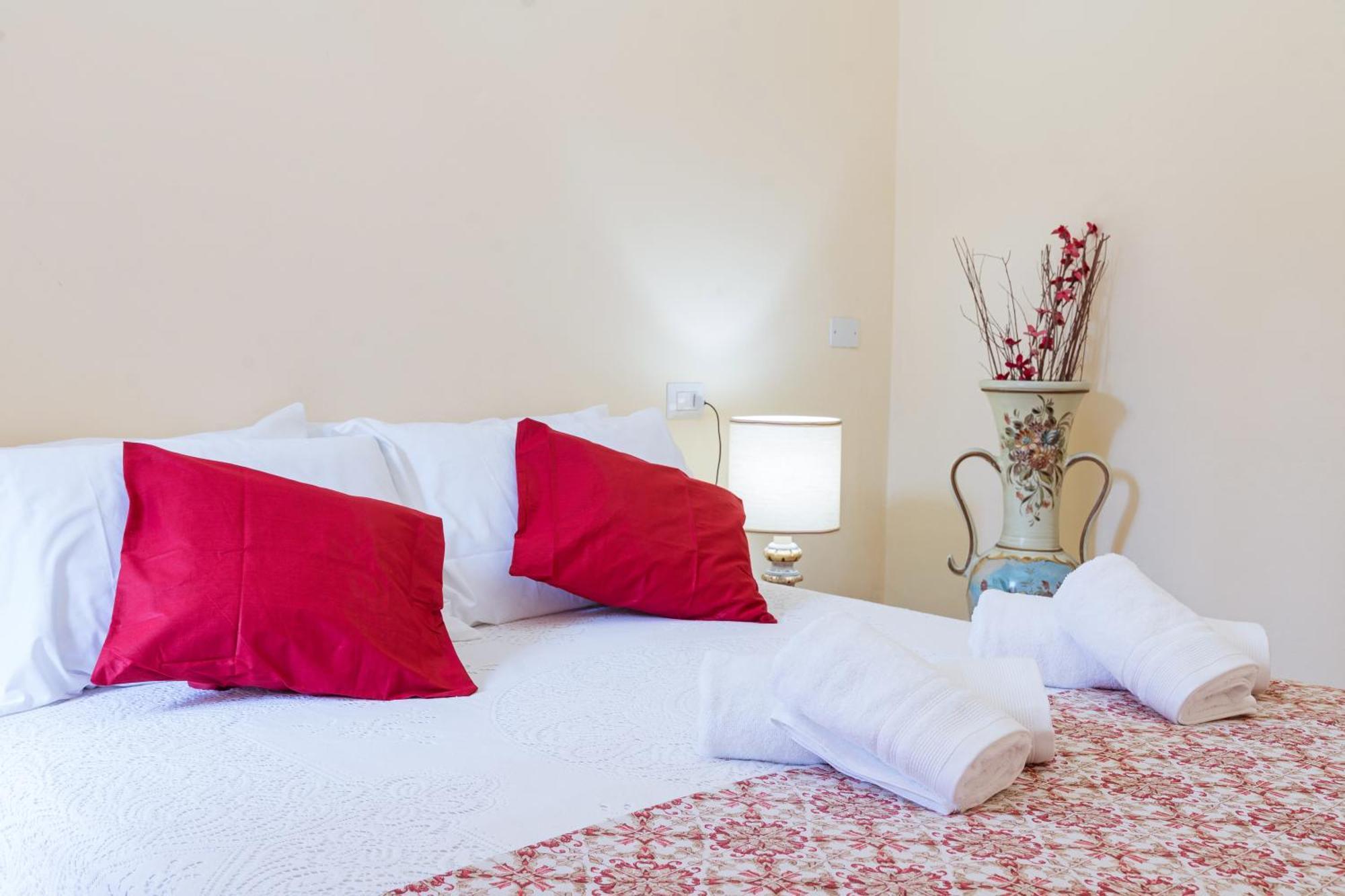 B&B La Corte And Home Restaurant - Free Parking - 10 Minutes To The Lake And Centre Como Kültér fotó