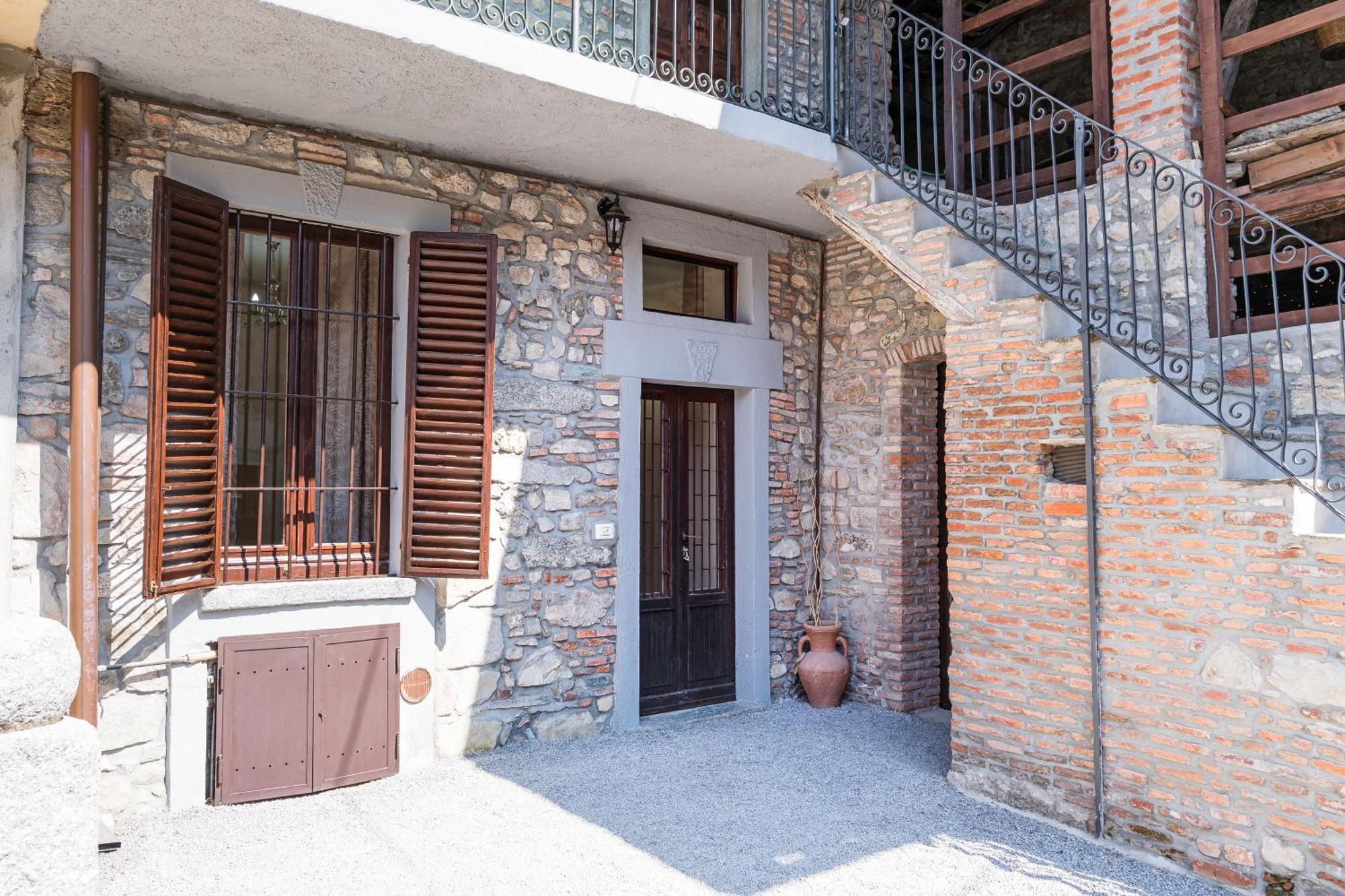 B&B La Corte And Home Restaurant - Free Parking - 10 Minutes To The Lake And Centre Como Kültér fotó